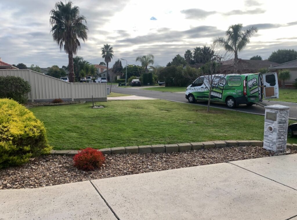 Mo The Lawn Barber Gardener